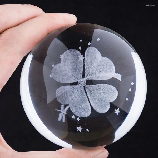 Figuras decorativas 6/8 CM 3D grabado con láser trébol de cuatro hojas bola de cristal globo de cristal en miniatura artesanía decoración del hogar regalo ornamental de la suerte