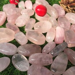 Decoratieve beeldjes 6pcs Drop Natuurlijke Liefde Rozenkwarts Kristal Edelsteen Meditatie Reiki Healing Tumble Stone Als cadeau voor de geliefde