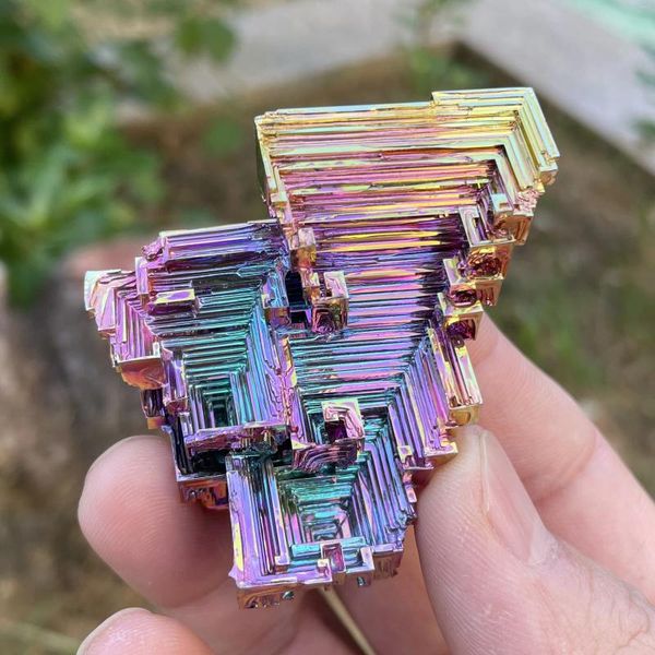 Figurines décoratives 78g Bismuth Bismuth Rainbow Bright Metal Mineral Pyramid Spécime Art Oeuf de guéris