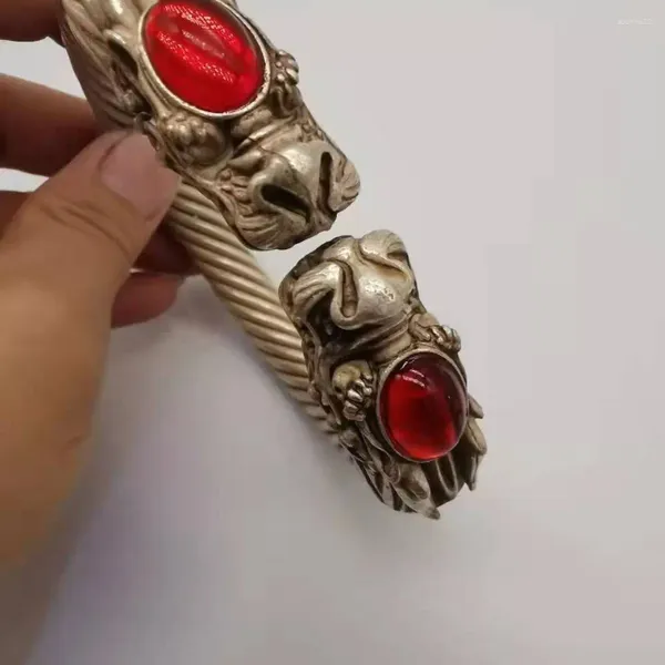 Figuras decorativas Tibetan Tibetan Silver Set Ruby Dragon Head Pulsera de viento étnico Accesorios en vivo