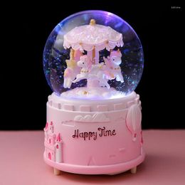 Figurines décoratines Carrousel Crystal Ball Music Box Cadeaux créatifs Ornements pour envoyer des camarades de classe de jour pour enfants Cadeau d'anniversaire