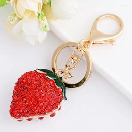 Figurines décoratives Série de fruits créatifs Métal Metal Strawberry Car Keychain Beauty Bag Pendant