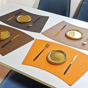Decoratieve beeldjes waaiervormige grote ronde tafel isolerend mat licht luxe houten korrel leer PVC placemats waterdicht oliedicht dineren