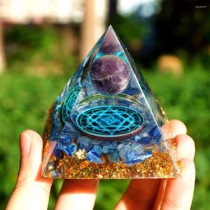 Decoratieve beeldjes Handgemaakte Orgonite Piramide 60mm Amethist Kristallen Bol Met Kyaniet Natuurlijke Kristalsteen Reiki Energiegenezing