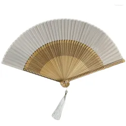 Figurines décoratives Fan de soie fait à la main Bamboo pliable pour danser le mariage en dant la lumière.