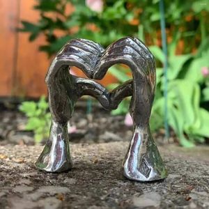 Figurines décoratives coeur Hands Sculptures Home Decor Desktop Art Ornement Love Gesture Resin Statue Mariage de mariage Cadeau de Noël