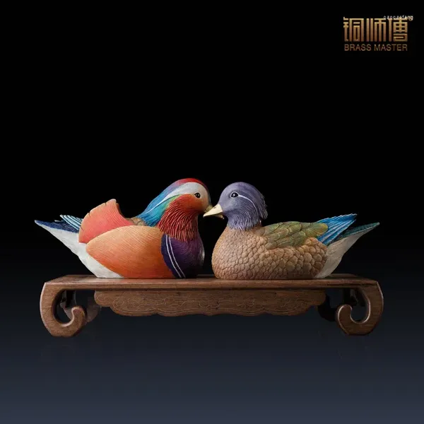 Figuras decorativas Patos mandarines de alta calidad con estatua de amor decoración del hogar estilo europeo artículos de decoración artesanal de cobre y latón