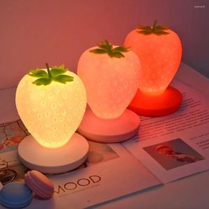 Figurines décoratives touch tactile usb usb léger en silicone en silicone forme de fraise mignon la lampe de chevet