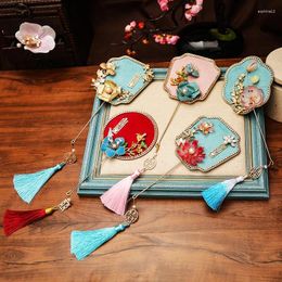 Figurines décoratives belles mini fan de mariage Xiuhe Round Round's Chinese Hand Tend Flowers Ancient Style Home Ornement Craft