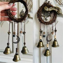 Figurines décoratives Magical Witch Bells tardif ciseaux suspendus couronne de porte couronne à la main suspendue pour décoration de la maison