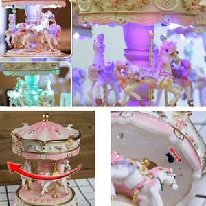 Figurines décoratines boîte de musique LED Light Kid Romantic Luxury Carrousel Craft Wedding Mécanisme de mécanisme de travail Couleur Couleurs Couleurs Cadeaux