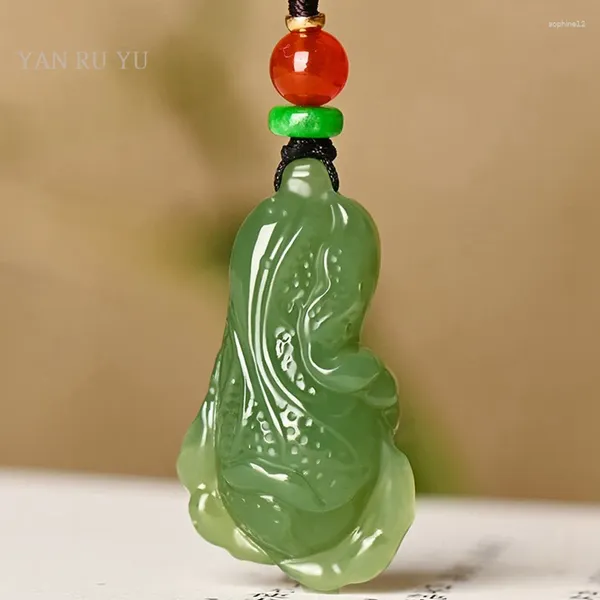 Figurines décoratives Natural Green Hetian Jade pour homme chinois Cabbage Pendant Personnalité