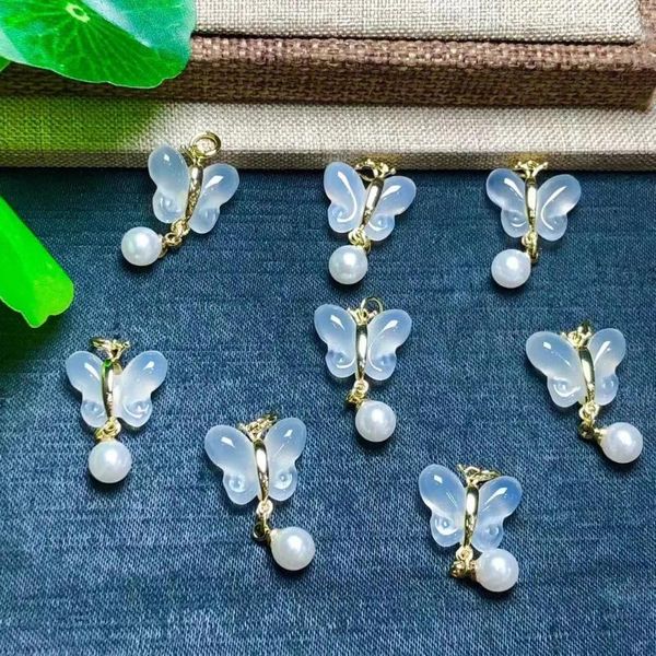 Figuritas decorativas Una pieza Costo personalizado Creativo Natural 14 mm Ágata blanca Cristal curativo Encantos de mariposa Accesorio especial para