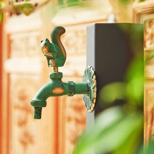 Decoratieve beeldjes buitenvilla kolom koper vintage tuin water geven antivries dierenkraan thuis