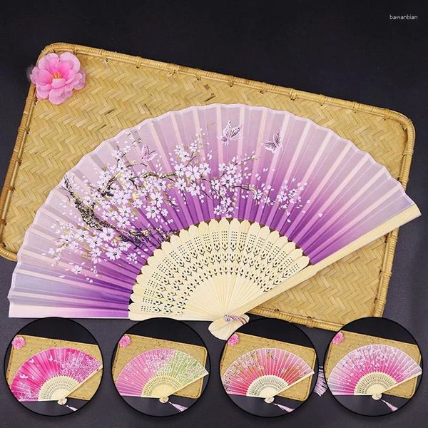 Figuras decorativas Ventilador plegable japonés portátil Hefeng flor de cerezo patrón de melocotón decoración del hogar ventiladores de tela manuales con base