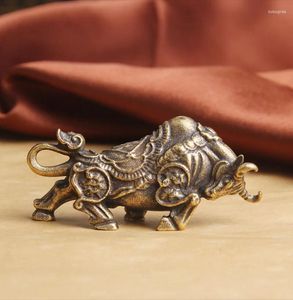 Figurines décoratines Retro Brass Lucky Effort Bull Animal Miniatures Artisanat Ornements de bureau Bureau salon Accessoires de décoration