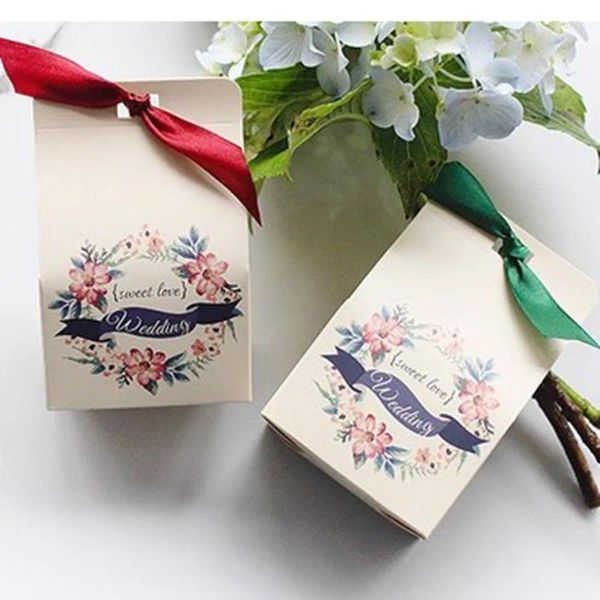 Figurines décoratines Ribbon Candon décorations Chocolate Carton Kraft Emballage Floral Gift Love Mariage Favors Party Ornement 100pcs