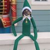 Figurines décoratives espion sur jouets courbés noël elfe esprit poupée maison résine ornements Festival fête décor Snoop sur un perron