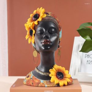 Decoratieve beeldjes Stijl Ambachtelijke Geschenken Afrikaanse Geïnspireerde Zonnebloem Zwart Meisje Houd Baby Hoofd Standbeeld Home Decor Hars Sculptuur Interieur