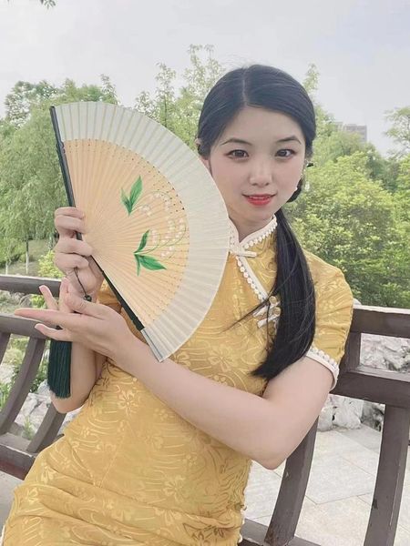 Figurines décoratives d'été, éventail pliant à la main, pour la maison, en bambou avec Cheongsam, décoration artisanale de mariage pour femmes