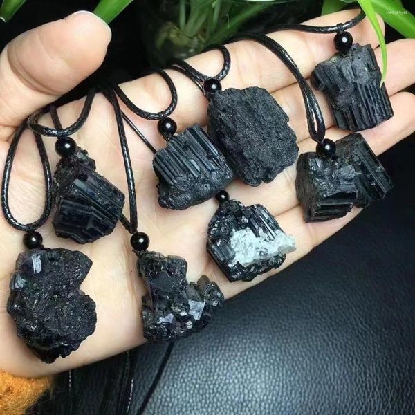 Unidad de figuras decorativas Colgante curativo de cristal de turmalina negra natural rentable de una pieza con cuerda de cuero especial para joyería