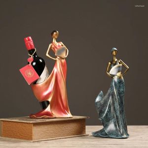 Decoratieve beeldjes Vintage Red Red Wine Rack Fleshouder Creatieve miniaturen Beauty Girl Levering artikelen voor Home Wedding Decor