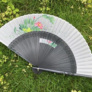 Decoratieve beeldjes Dameshandgemaakte bamboe vouwventilator Chinese stijl geschilderde hand prachtige geschenkdoos voor vriend holle hanfu klein