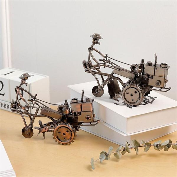 Figuritas decorativas de hierro forjado, modelo de Tractor Vintage, adorno de Metal, artesanía, oficina, hogar, decoración creativa, vehículo, escritorio en miniatura