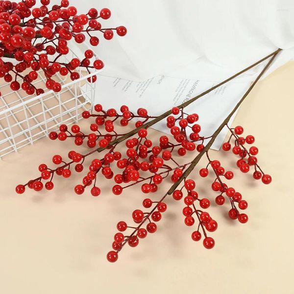 Flores decorativas 1/2 PCS Simulación Berries Bouquet Christmas Red tallos adornos DIY CONE CONE Berry Holly Tree Decoration