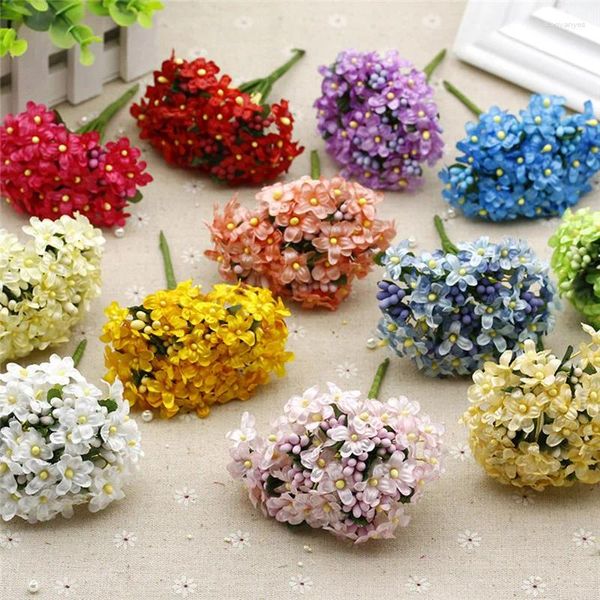 Flores decorativas 1,5 cm Mini ramo de flores de seda Babybreath Tela artificial Flor de cerezo para decoración de álbumes de recortes de corona de boda