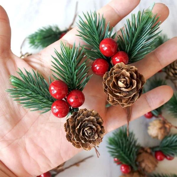 Flores decorativas 1/5 Uds decoración Floral Artificial cono de pino de Navidad baya roja DIY caja de regalo de Navidad para el hogar ornamento
