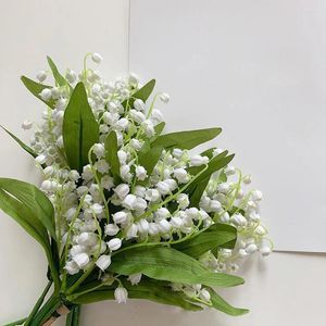 Fleurs décoratives 1 branche blanche artificielle de la vallée Gift Flower Silk Fake Bouquet for Home Office Wedding Party Decor