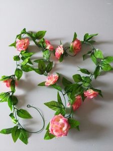 Decoratieve bloemen 1 pc's 2,45 m rozen zijden realistische slinger groen blad ijzeren draad kunstmatige bloem wijnstok rattan voor bruiloft decor gebladerte diy