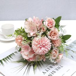 Fleurs décoratives 1 pcs 7 têtes Hortensia Bouquet artificiel en soie falsification fausse pivoine Bridal Hand Flower Roses Centres de mariage décor