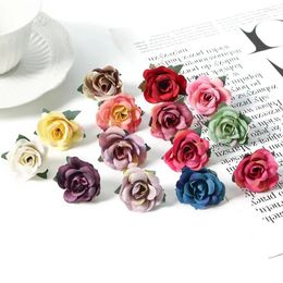 Fleurs décoratives 10/20 / 30pcs Mini Silk Roses Scrapbook Mariage Jardin à la maison Party Decor Couronnes Accessoires Candy Boîte artificielle