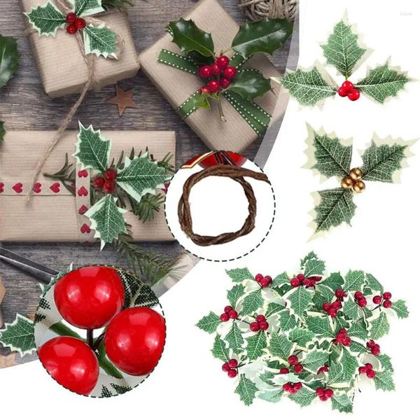 Flores decorativas 10/20 piezas de bayas de acebo artificiales, hojas verdes, adornos navideños, tallos, decoración de árbol, corona de fiesta roja, regalos de Navidad G Y9S7