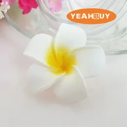 Decoratieve bloemen 100 stks 7 cm Hawaiaanse 5 KLEUREN Real Touch Kunstmatige PE Frangipane Plumeria Bloemhoofdjes DIY Bruiloft Hoofddeksels