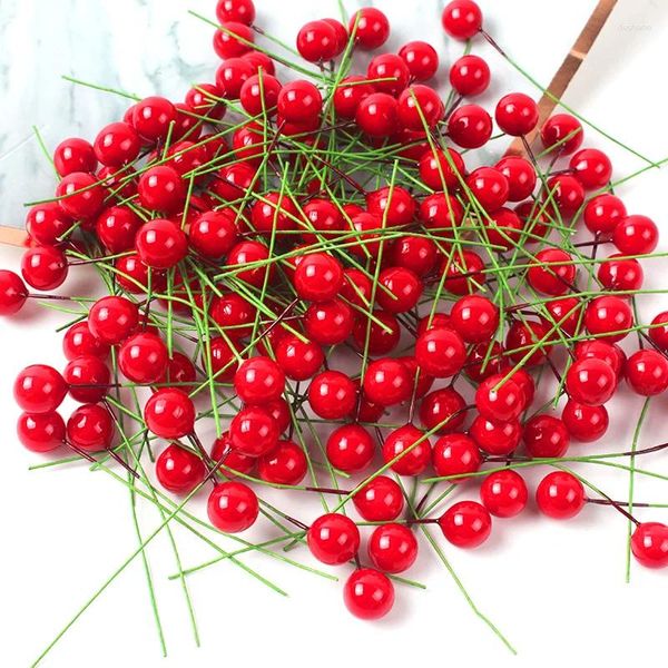 Fleurs décoratives 100pcs Berry Christmas Decoration artificielle Simulation Ball rouge Ornement faux mousse Fruit Cherry pour bricolage