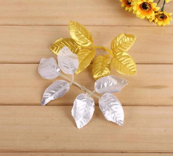 Fleurs décoratives 100pcs feuilles de feuilles roses en soie artificielle or / argent pour bouquet de bouquet de couronne de casquette décoration de fleur de fabrication de bricolage