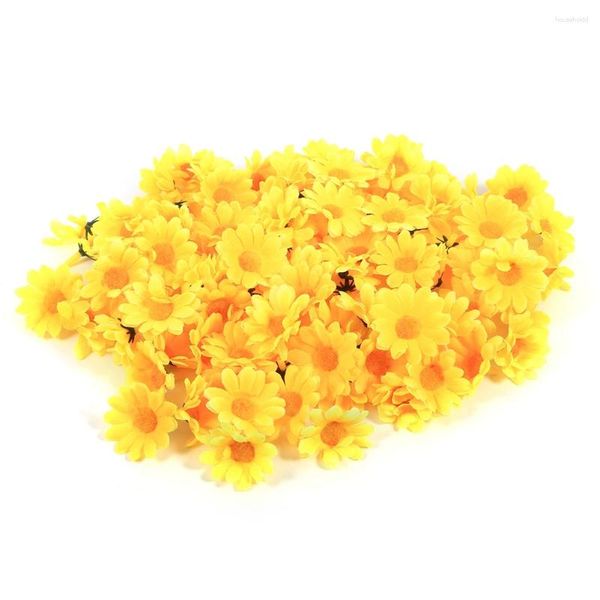 Fleurs décoratives 100pcs / pack artificiel marguerite têtes de fleurs mini décoration de tournesol de soie de soie pour filles femme de mariage