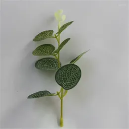 Fleurs décoratives 100pcs / pack Simulation plante verte eucalyptus argent feuille de rotin décoration de fleur de mariage salon balcon bricolage couronne