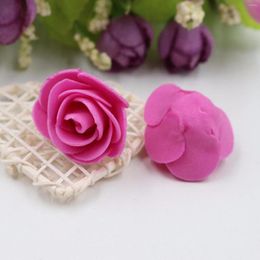 Fleurs décoratives 100pcs Simulation mousse Rose Head réaliste pour les centres de centre de mariage d'automne bricolage