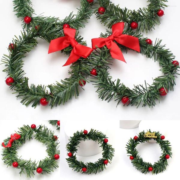 Flores decorativas 10 piezas pequeña corona de Navidad decoración colgante de puerta aguja de pino guirnalda de bayas Navidad para pared de ventana delantera