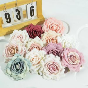 Fleurs décoratives 10pcs 10 cm Silk Rose Tête de fleur artificielle pour la mariée maison Broche bricolage en couronne de bricolage Box Box Cake Decor