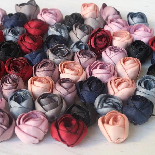 Flores decorativas 10 piezas 2 cm tela de satén hecha a mano pequeño capullo de rosa artificial falso para accesorios para el cabello DIY vestido de novia ropa sombreros decoración