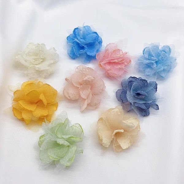 Fleurs décoratives 10pcs 5cm tissu en mousseline de soie à la main pour les chapeaux de bande de coupe de bricolage