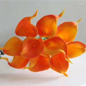 Fleurs décoratives 10pcs fleur artificielle calla-lily pu faux bouquet pour la goutte de mariage