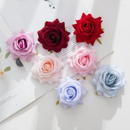 Fleurs décoratives 10pcs Roses de soie artificielle pour le mariage Scrapbooking Home Decoration Mur de couronne de Noël vendant un bricolage de haute qualité