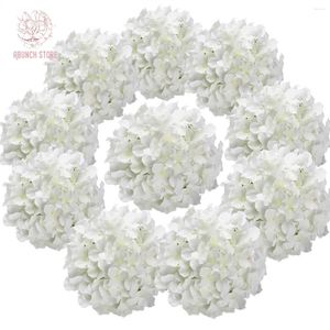 Flores decorativas 10 piezas Cabeza de hortensia blanca artificial con tallos Decoración de la fiesta de bodas Toque real Casa falsa Suministros de San Valentín Suministros