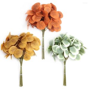 Fleurs décoratives 10pcs / faisceau Eucalyptus Bouquet de plante artificielle Fausse fleur pour décoration de maison Décoration de mariage du jardin Arrangement extérieur